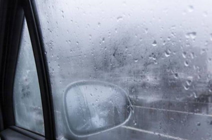 How to Keep Your Windshield Clear in Winter?